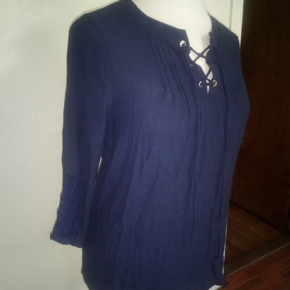 Navy blue v neck top